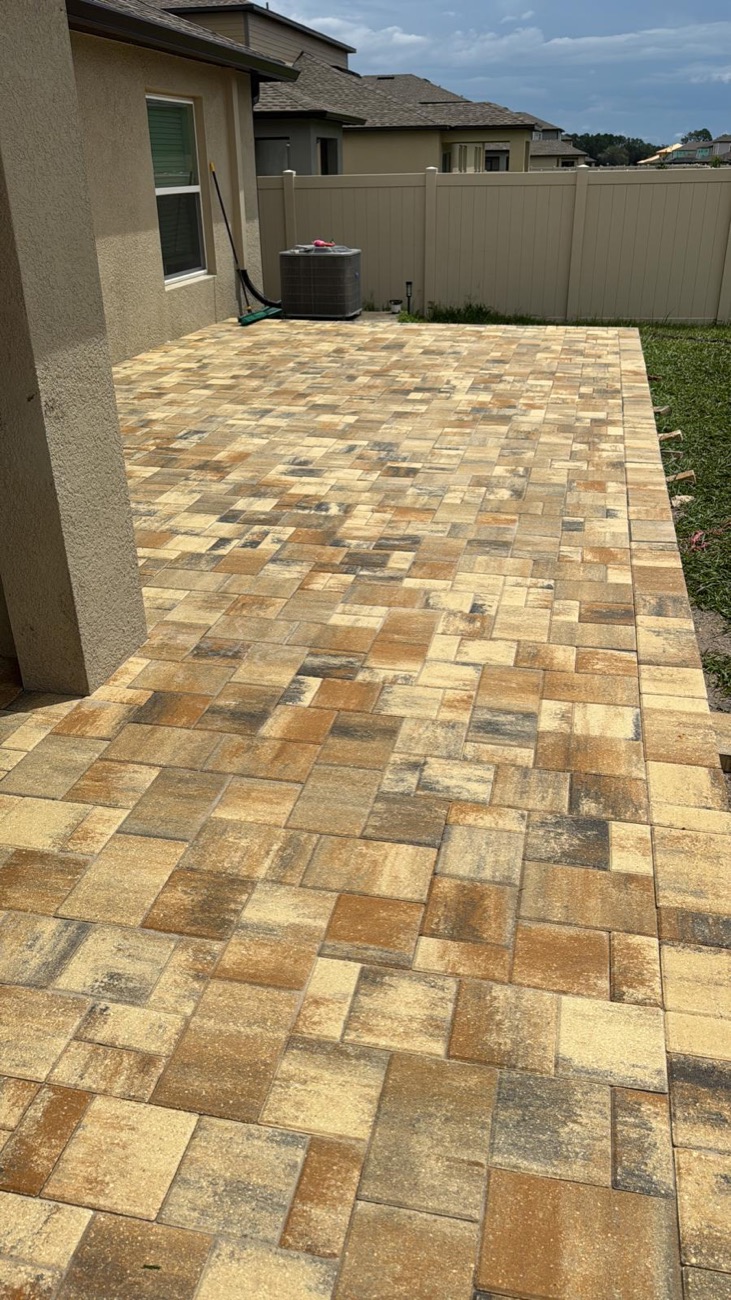 Backyard patio in tan-blend concrete pavers